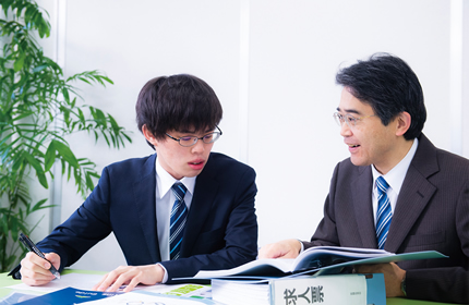担任と就職専任の教員が企業選択から内定までサポート